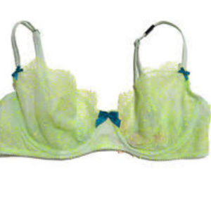 *5A865   Victorias Secret Very Sexy Unlined Demi 32D